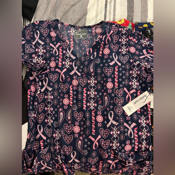 Patterned Scrub Tops - Picture 4 of 6